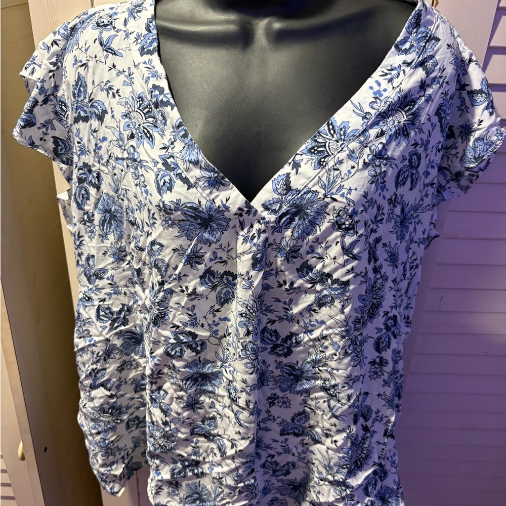 Jones New York Blue and White Ruched Short Sleeve Blouse